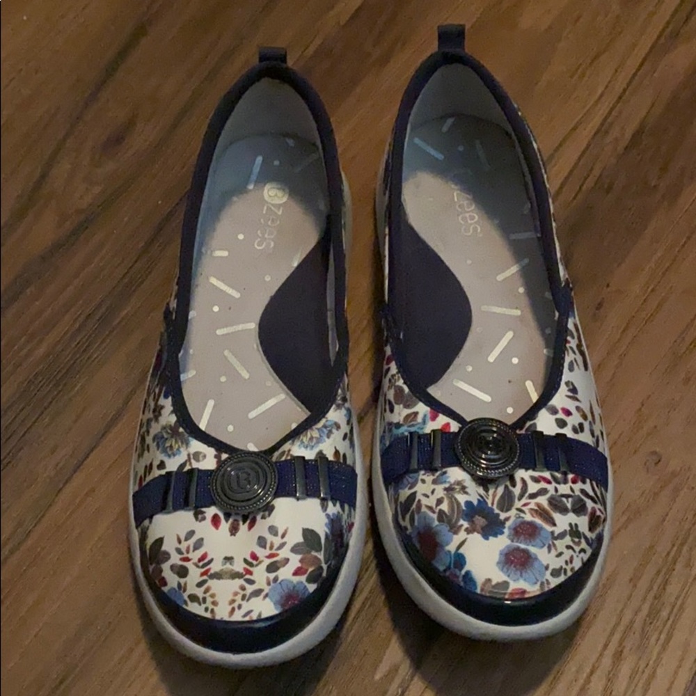 BZees shoes 10W